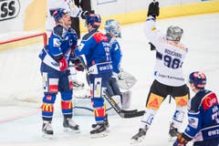 Zugs Pierre-Marc Bouchard jubelt nach einem Tor. (Bild: Keystone)