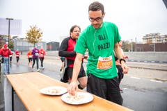 Die Läuferinnen und Läufer sind unterwegs (Bild: Roger Grütter/LZ)