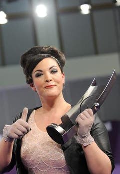 Daumen hoch für Caro Emerald. (Bild: Keystone)