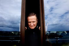 Robin Williams posiert für die Fotografen in Sydney, Australien. (Bild: Keystone)