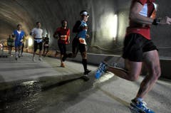 Der Lauf durch den Tunnel. (Bild: Eveline Beerkicher/Neue LZ)