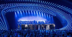 Alle ESC-Teilnehmer versammeln sich beim Soundcheck auf der Bühne. (Bild: GEORG HOCHMUTH)