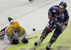 Duri Camichel (links) und Reto Schäppi von den ZSC Lions. (Bild: Steffen Schmidt/Keystone)