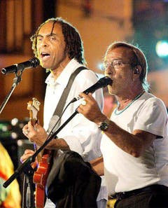 21. Juli 2003: Gemeinsamer Auftritt mit dem brasilianischen Sänger Gilberto Gil (l.) in Sorrento. (Bild: Keystone / EPA)