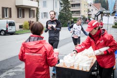 Die Läuferinnen und Läufer sind unterwegs (Bild: Manuela Jans-Koch/LZ)