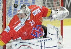 Der Puck fliegt ins Bieler Tor. (Bild: Keystone)