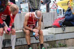 Sieger dürfen das: Ausgepumpt sein anc h42 Kilometern. (Bild: Ramona Geiger/ Claude Hagen/LZ)