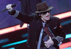 Rock-Legende Udo Lindenberg freut sich über seinen Echo. (Bild: Keystone)