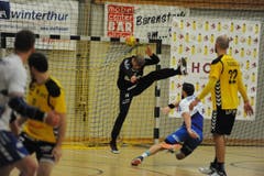 Der Altdofer Goalie Noah Ineichen konnte sich nicht über mangelnde Arbeit beklagen. (Bild: Urs Hanhart / UZ)