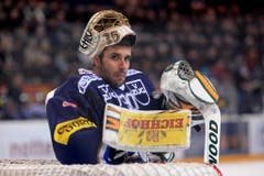 Michael Tobler, Note 4.5 Licht und Schatten, insgesamt aber überraschend solide. Sicherte den Klassenerhalt und kehrt nun nach Olten zurück. Statistik:Quali: 11 Spiele, 2,3 Gegentore/Spiel, Fangquote: 92,8%. P-Runde: 5 Spiele, 2,8 Gegentore/Spiel, Fangquote: 90,3%. (Bild: Keystone)
