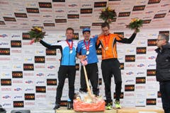 Die Gewinner: Stefan Trummer (1. Mitte), Michael Eggenberger, (2., links) und Daniel Besse (r3., rechts). (Bild: Ramona Geiger/ Claude Hagen/LZ)