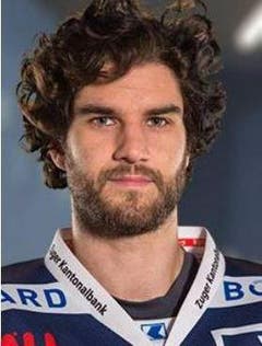 Dominik Schlumpf, Note 4,5 Tapfere, leidenschaftliche Defensivkraft mit Entwicklungspotenzial. Im Playoff geriet er läuferisch an seine Limiten. Quali: 32 Spiele, 1 Tor/9 Assists, 6 PIM, Plus-17-Bilanz. Playoff: 6 Spiele, kein Tor/ kein Assist, 2 PIM, Minus-3-Bilanz.