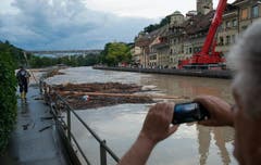 Schwemmholz bei der Matteschleuse. (Bild: Keystone)