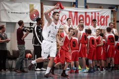 Branko Tomic beim Einlauf in die Maihofhalle. (Bild: Urs Güttinger)
