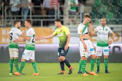 Enttäuschte St.Galler nach der Last-Minute-Niederlage gegen die abstiegsgefährdeten Gäste. (Bild: Urs Bucher)