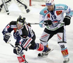 Esa Pirnes (links) gegen Stacy Roest. (Bild: Keystone)