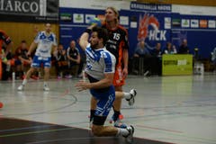 Tobias Baumgartner schliesst einen Angriff am Kreis ab. (Bild: Nadia Schärli)