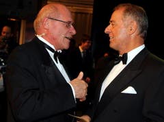 Adolf Ogi (rechts) im Gespräch mit dem abtretenden SRG-Generaldirektor Armin Walpen. (Bild: André Häfliger/Neue LZ)
