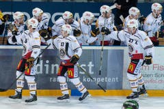 Lugano-Spieler feiern das 1:0. (Bild: Keystone/Urs Flüeler)