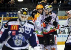 Alain Mievielle im gelben Helm jubelt. (Bild: Keystone)