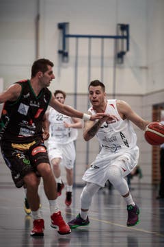 Nikola Stevanovic bei einem Dribbling. (Bild: Urs Güttinger)