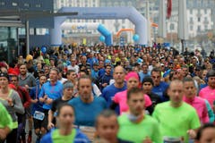 Bilder von unterwegs: Eindrücke von der Laufstrecke und auf Nebenschauplätzen. (Bild: Andi Mettler/swiss-image.ch)