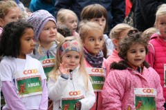 Die kleinen Sportlerinnen und Sportler wetteifern um den Sieg. Bilder von vielleicht ersten Wettkampffieber des Lebens. (Bild: Ramona Geiger/LZ)