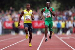 Kenroy Anderson (links) gewinnt den 100m B-Lauf. (Bild: Philipp Schmidli / Neue LZ)