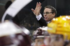 Chris McSorley, Head Coach vom HC Genf-Servette, während dem Spiel. (Bild: Keystone)