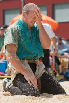 Bruno Gisler nach der Niederlage gegen Joel Wicki im 5. Gang. (Bild: Keystone/Urs Flüeler)