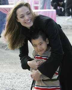Jolie mit Sohn Maddox. (Bild: Keystone)