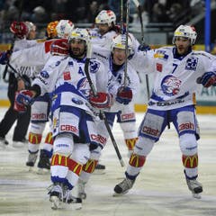Andreas Ambühl erzielt in der Overtime den Siegtreffer. (Bild: Keystone)