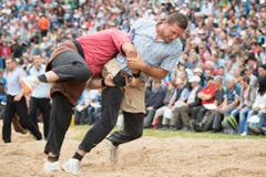 Marcel Mathis, rechts, und Michael Moser, links, im 1. Gang. (Bild: KEYSTONE/Urs Flueeler)
