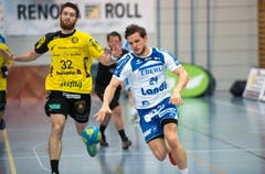 Tobias Baumgartner vom HCK (rechts) gegen Vedran Banic. (Bild: Eveline Beerkircher / Neue LZ)