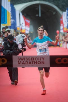 Sieger Halbmarathon Männer: Daniel Lustenberger. (Bild: Boris Bürgisser (LZ))