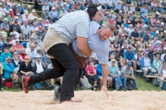 Daniel Bösch, links, und Andreas Ulrich beim 3. Gang. (Bild: Urs Flüeler, Keystone / Rigi Staffel, 09.07.2017)