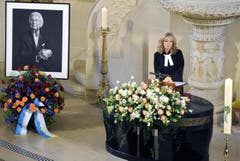 Pfarrerin Katharina Hoby hält die Predigt an der Gedenkfeier für den Walter Roderer in der Kreuzkirche in Zürich. (Bild: Keystone)