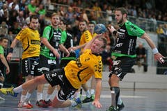 Daniel Fellmann, rechts, gegen Altdorfs Sebastian Munzert. (Bild: Philipp Schmidli / Neue LZ)