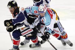 Zugs Alessandro Chiesa (links) gegen Jordan Murray. (Bild: Keystone)