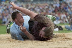Christian Stucki wehrt siich vergeblich gegen die Niederlage. (Bild: Keystone)