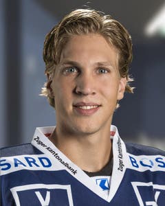 Cédric Schneuwly, Note 3 Als Zerstörer im vierten NLA-Block zu weich, in der NLB als offensiver Schillerfalter eine Bereicherung. Die Bilanz in Olten: 8 Spiele, 8 Skorerpunkte. Statistik: Quali: 18 Spiele, kein Tor/kein Assist, 4 PIM, Minus-4-Bilanz. P-Runde: nicht mehr im Team. (Bild: PD)