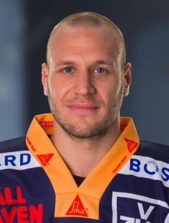 # 74 Johann Morant, Note 5 Besser als sein Ruf. Spielt in dieser Saison das bisher beste Hockey seiner Karriere: Erstaunlich abgeklärt, fast nie fehlerhaft. Ambri soll Interesse zeigen. 23 Spiele, 1 Tor/2 Assists, Plus-2-Bilanz, 59 Strafminuten. (Bild: PD)