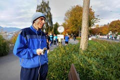 Vorbereitungen und Aufwärmen vor dem Start. (Bild: Nadia Schärli / Neue LZ)