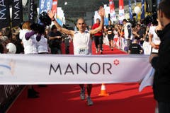 Woody Schoch beim Zieleinlauf (Bild: Nadia Schärli / Neue LZ)