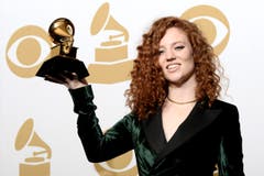 Jess Glynne mit dem Best Dance Recording-Award für Rather Be. (Bild: Keystone)