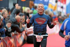 Bilder von unterwegs: Eindrücke von der Laufstrecke und auf Nebenschauplätzen. (Bild: Andi Mettler/swiss-image.ch)