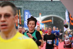 Bilder von unterwegs: Eindrücke von der Laufstrecke und auf Nebenschauplätzen. (Bild: Ramona Geiger/Claude Hagen/LZ)