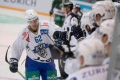 Zugs Jarkko Immonen jubelt nach einem Tor. (Bild: Marcel Bieri / Keystone)
