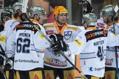 Die Zuger Daniel Sondell, Jarkko Immonen, Pierre-Marc Bouchard, Lino Martschini und Josh Holden (von links) jubeln nach dem 1:2. (Bild: Keystone / Marcel Bieri)