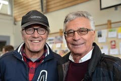 Bernhar d Russi (links) mit Paul Berlinger, VR-Präsi- dent Bergbahne n Beckenrie d Emme tten AG (Bild: Robert Hess)